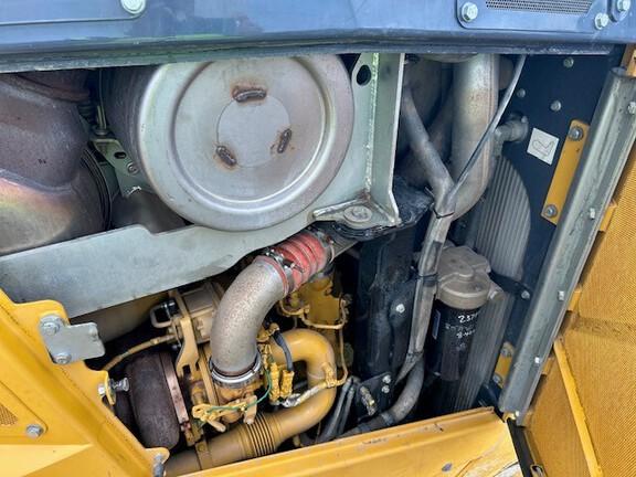 2019 John Deere 1050K, Cab w/ AC; 24" Pads; Semi-U Blade, 3.96 m (156 in.) Blade; Ripper