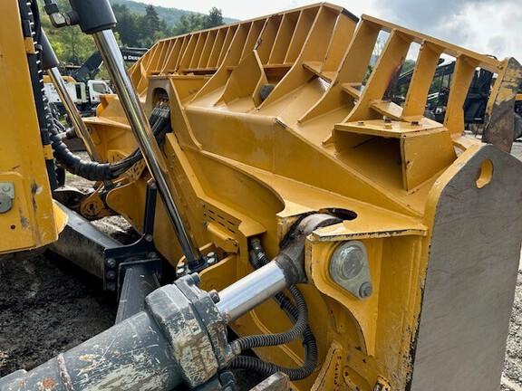 2019 John Deere 1050K, Cab w/ AC; 24" Pads; Semi-U Blade, 3.96 m (156 in.) Blade; Ripper