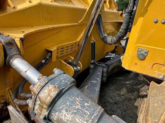 2019 John Deere 1050K, Cab w/ AC; 24" Pads; Semi-U Blade, 3.96 m (156 in.) Blade; Ripper
