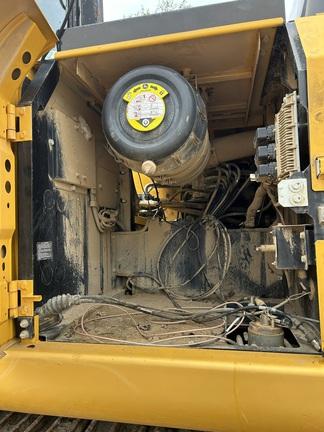 300GLC EXCAVATOR BASE - Cab w/ AC, Cntrl Pattern Select; Long Arm; Wide Pads; 32" Pads; Coupler; w/ Bucket