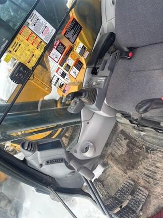 345 P EXCAVATOR - Cab w/ AC; 32" Pads; Coupler; Less Bucket