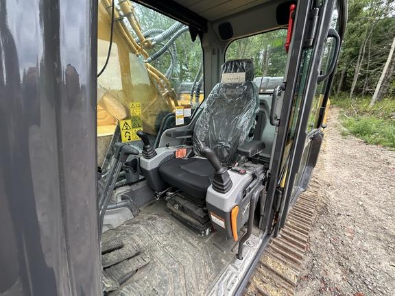 XCMG XE360U - Cab w/ AC; w/ Bucket; Options: Camera