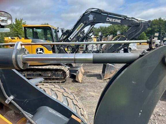 304 G FOUR WHL DRIVE LOADER - Cab w/ AC; General Purpose Bkt; 405/70R20 Tires; Options: Ride Control