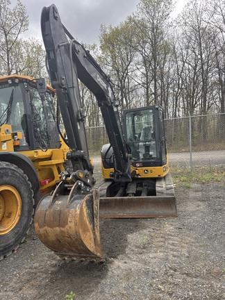 60 P TIER EXCAVATOR GEN A - CAB W/ AC; LONG ARM; RUBBER TRACKS; 24" BUCKET, 36" BUCKET; HYDRAULIC THUMB