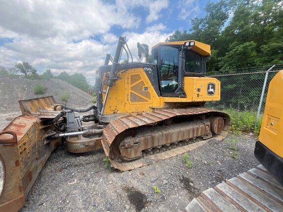CAB W/ AC; WIDE LONG TRACK; 30" PADS; HYDROSTATIC TRANS; POWER-ANGLE-TILT, 4.01 M (158 IN.) BLADE; ROCK GUARDS