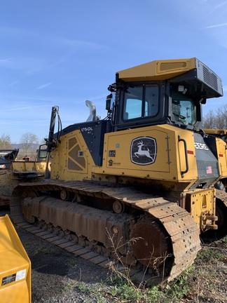 CAB W/ AC; WIDE LONG TRACK; 30" PADS; HYDROSTATIC TRANS; POWER-ANGLE-TILT, 4.01 M (158 IN.) BLADE; ROCK GUARDS