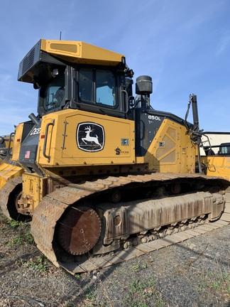 CAB W/ AC; WIDE LONG TRACK; 30" PADS; HYDROSTATIC TRANS; POWER-ANGLE-TILT, 4.01 M (158 IN.) BLADE; ROCK GUARDS