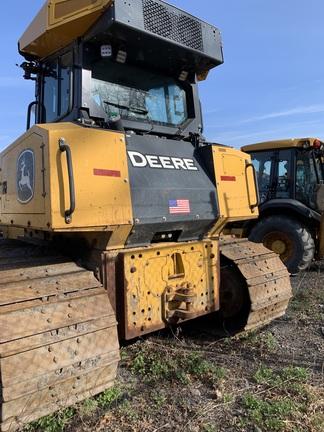 CAB W/ AC; WIDE LONG TRACK; 30" PADS; HYDROSTATIC TRANS; POWER-ANGLE-TILT, 4.01 M (158 IN.) BLADE; ROCK GUARDS