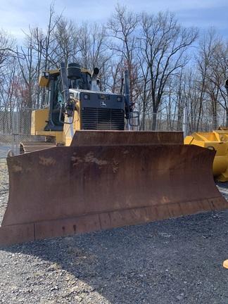 CAB W/ AC; WIDE LONG TRACK; 30" PADS; HYDROSTATIC TRANS; POWER-ANGLE-TILT, 4.01 M (158 IN.) BLADE; ROCK GUARDS