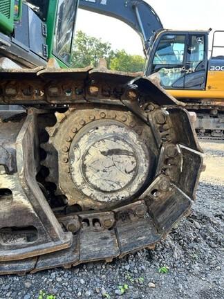 853MH HARVESTER - Cab w/ AC, Peaked Skylight; Standard Track; Saw