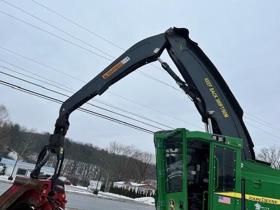853MH HARVESTER - Cab w/ AC, Peaked Skylight; Standard Track; Saw