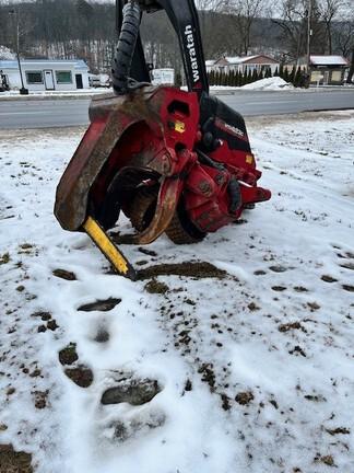853MH HARVESTER - Cab w/ AC, Peaked Skylight; Standard Track; Saw