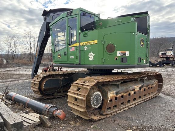 853MH HARVESTER - Cab w/ AC, Peaked Skylight; Standard Track; Saw