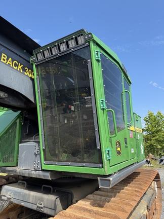853MH HARVESTER - Cab w/ AC, Peaked Skylight; Standard Track; Saw