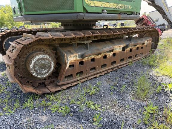 853MH HARVESTER - Cab w/ AC, Peaked Skylight; Standard Track; Saw