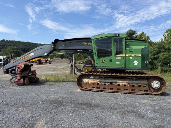 853MH HARVESTER - Cab w/ AC, Peaked Skylight; Standard Track; Saw