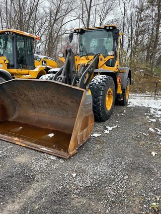 VOLVO L90H 4WD LOADER - Cab w/ AC, EH Joystick Controls; Aux Hydraulics, Quick Coupler; Ride Control, Dual Diff Locks; 20.5 Tires; General Purpose Bkt