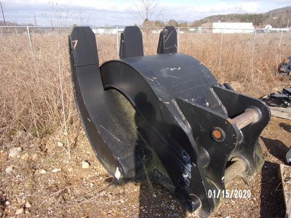 2013 JRB GRAPPLE WITH JD 250 MOUNTING BRACKET