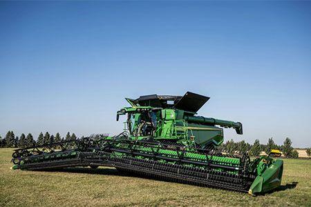 X9 Combine and HDF50 draper with 3-piece reel