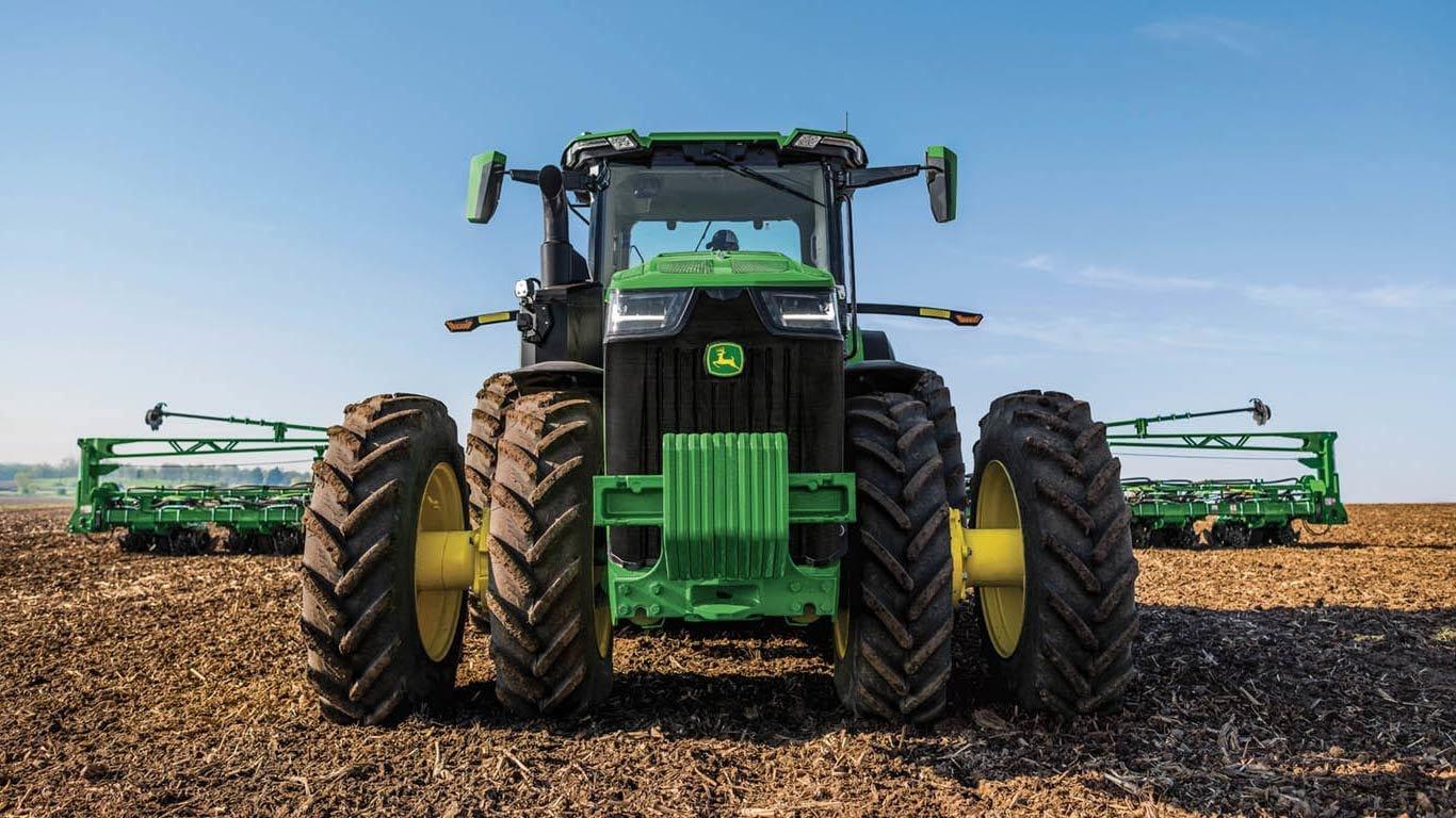 Field image of 8R 370 4WD Track Tractor