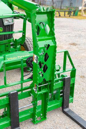 Serrated grapple tine