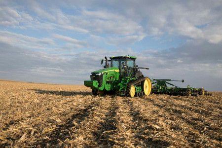 8RT Tractor with cab suspension and air seat