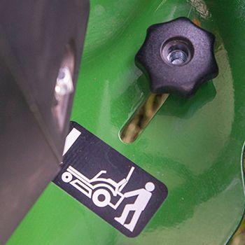 Tow-valve control, right (knob pictured in neutral position)