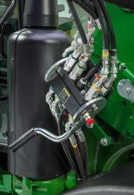 Single-point hydraulic connection on 5R