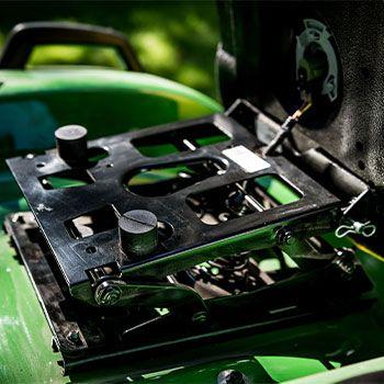 Four-bar seat suspension (X580, X584, X590)
