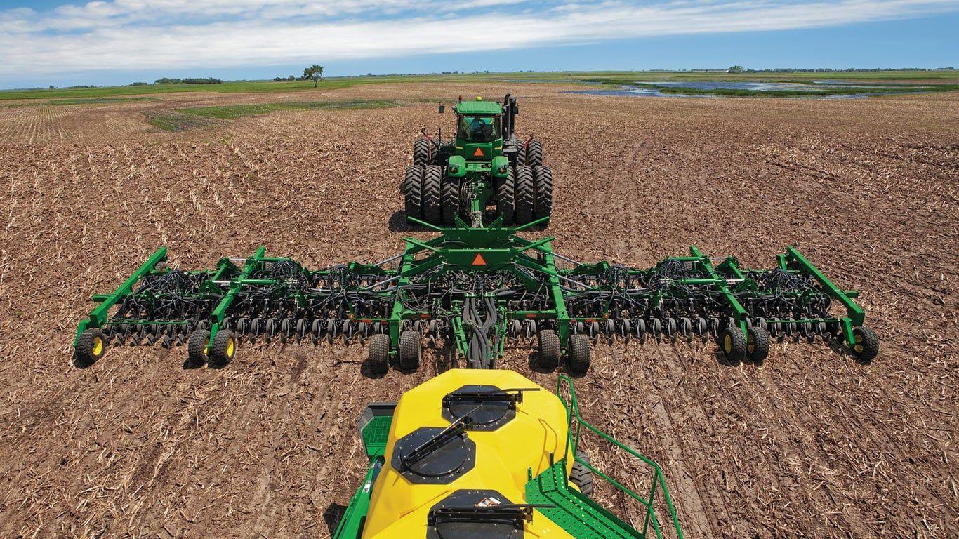 Field image of 1890 No-Till Air Drill