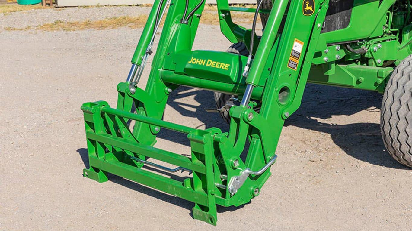 field image of a Frontier DA21G loader adapter
