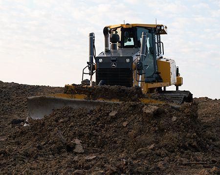 850 X-Tier moving dirt