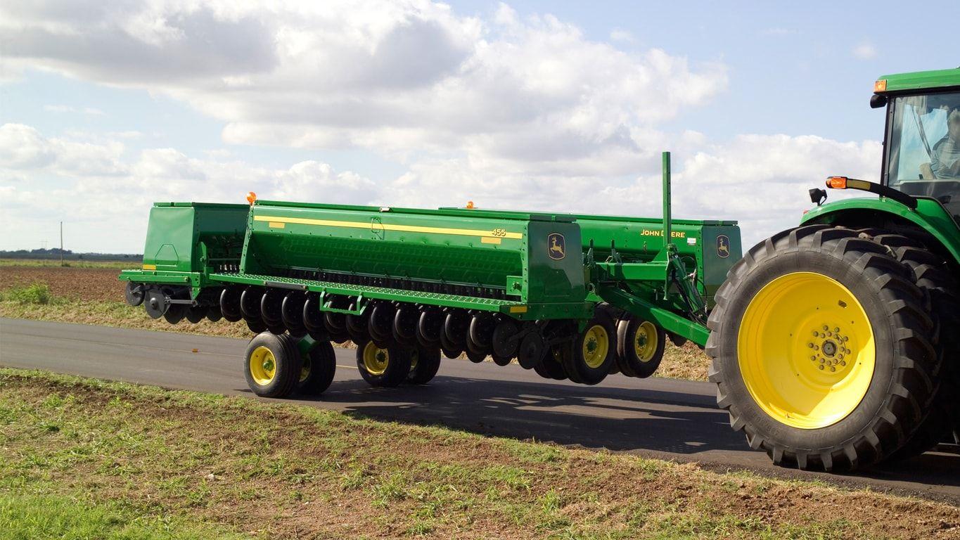 Field image of 455 Front-Folding Grain Drill