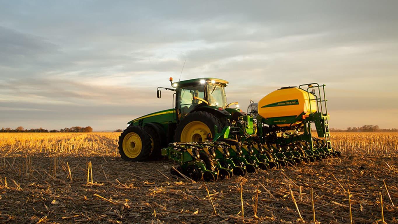 8 Series tractor with DR 16 mounted planter in the field