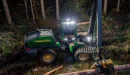 Wheeled Harvester working with operator’s station rotated