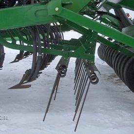 H500 with sweeps, harrow, and 14-cm (5.5-in.) packers