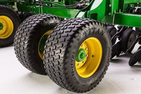 31x13.5R15 tires on wing frame