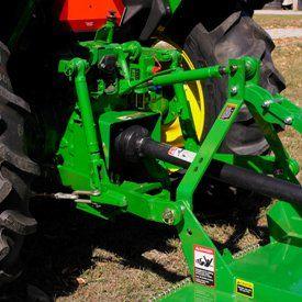 Low hitching point accommodates various tractors