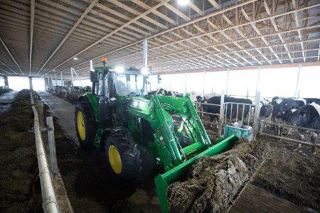 600R Loader on 6110M Tractor with LED light package