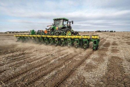 1725C 16Row 30 in. non-CCS planter in the field