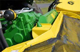 Header attached to the self-propelled forage harvester