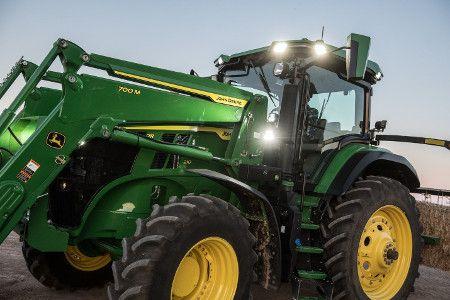 700M Loader with concealed oil lines on 7R 210 Tractor