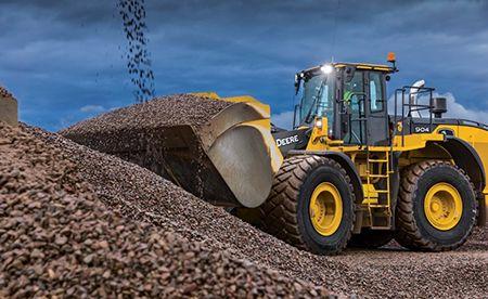 904 P-Tier scooping up material
