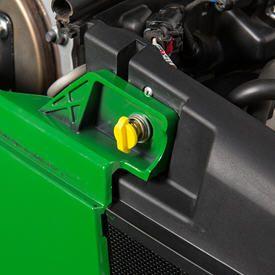 Quarter turn fastener to remove engine side panels