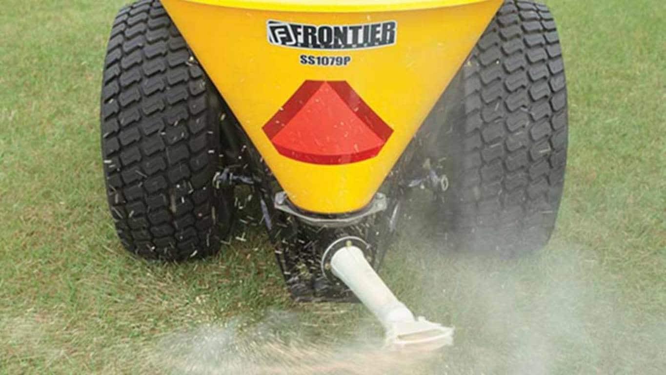 Field image of SS1079P pendular spreader