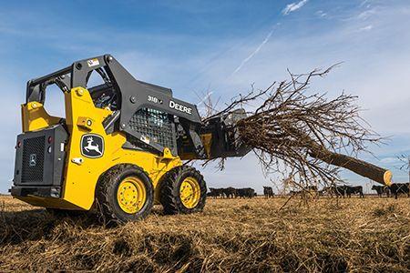 John Deere 318 P-Tier with a rock grapple