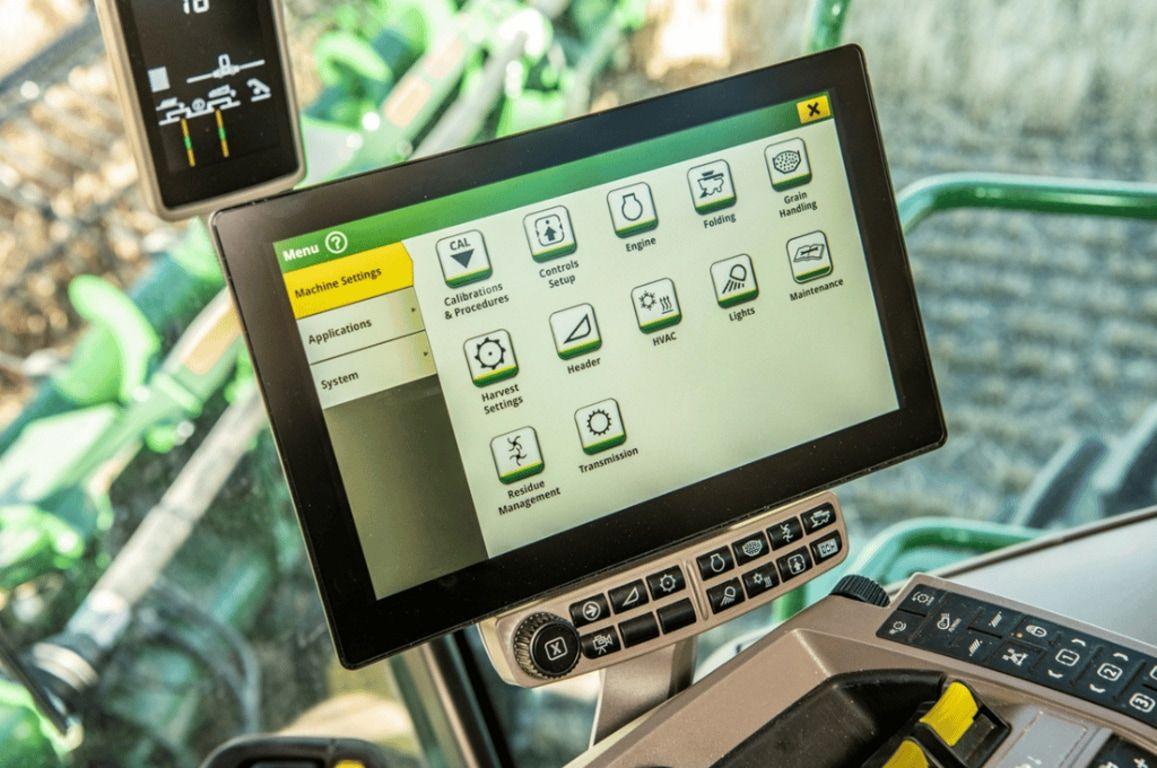 G5 CommandCenter display in tractor cab