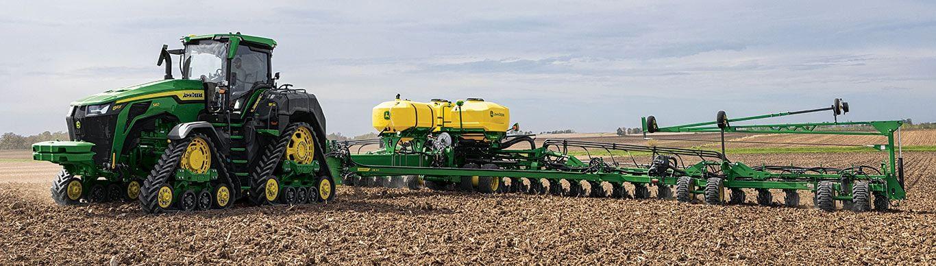 8 Series Row Crop Tractors