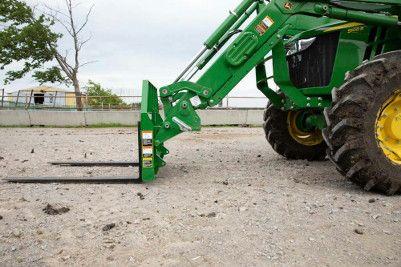 Locking the pallet fork in place