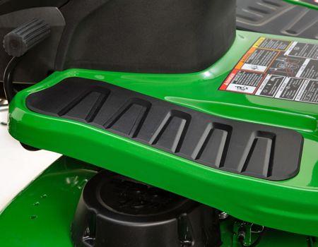 Wide footrest with debris-removal channels